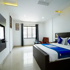 Hotel Oyo 022 Hotel Halfmoon, Kozhikode