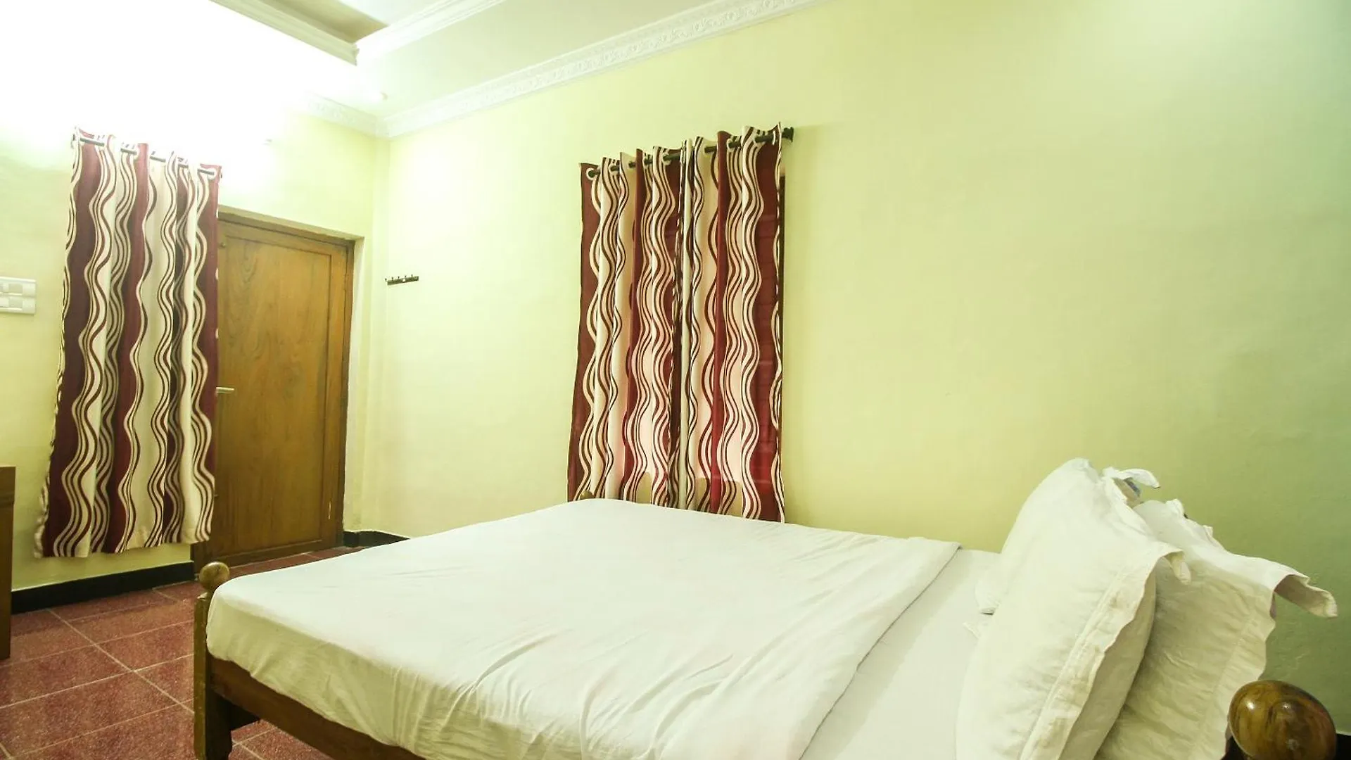 Hotel Spot On Mukkam Tourist Home Kozhikode